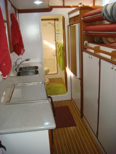 44' Endeavour galley