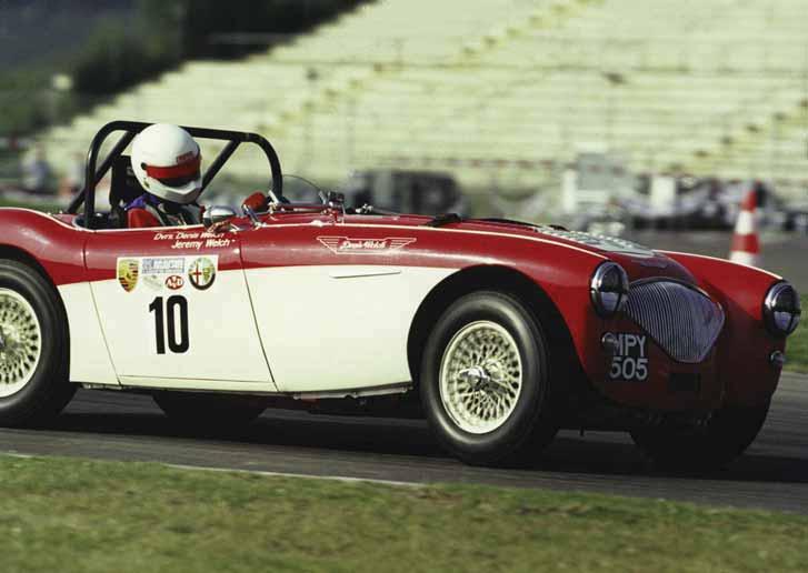 58 BRAKES Dunlop 100/4 brakes DUNLOP BRAKES FOR THE 100/4 Recent changes to regulations by the FIA concerning braking systems fitted to competition Healey 100/4 has left many owners facing