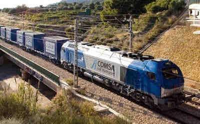 2.4. EURO4000 LOCOMOTIVE General Description The freight trains of COMSA Rail Transport that are used to transport goods between Spain and Portugal are pulled by Euro4000 diesel locomotives,