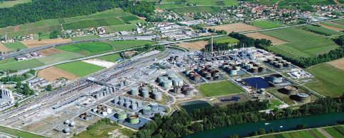 Petroplus Holdings AG Company Overview 25 The Cressier Refinery We acquired the Cressier Refinery and related assets from Shell Switzerland in May 2000.