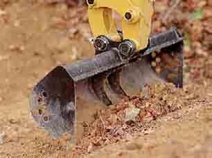 Tilting ditch cleaning buckets Hydraulic hammers Augers Shears Compactors To maximize