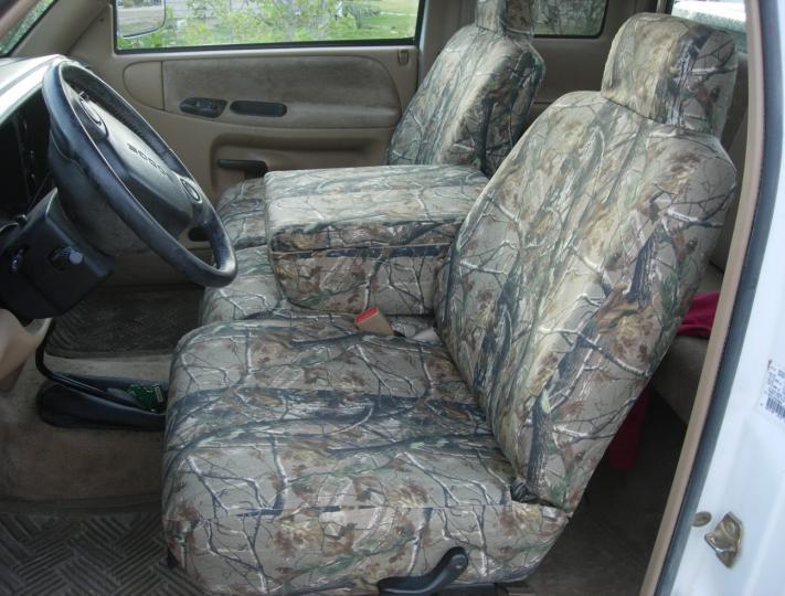 Mate the long hook straps on the left and right side of the cover at an angle to the carpet on the back of the seat.