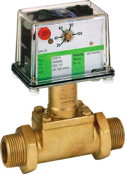 Flow Metering and Monitoring Systems DP05 Paddlebellows flow switch for liquids, with variable switching point Easy switchpoint adjustment over the entire switching range Bellows keeps liquid