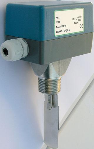 mechanically connected to a heavyduty microswitch. The switching point can be changed by adjusting the spring preload. The three standard paddles can be used in piping with nominal size of 1 to 3.