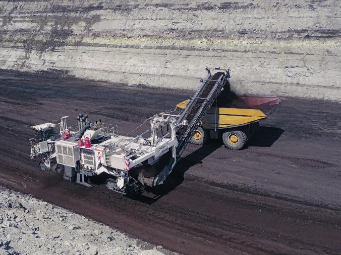 The movable counterweight provides stability and is easily retracted when working along steep sidewalls. Slewing angles of up to 90 to either side allow perfect adjustment to conditions in the mine.