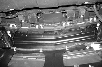 Figure 4 Figure 4-4 of 6 clips shown Step 5 Note The grill and valance can also be removed as an assembly if the bolts shown in step 6 are