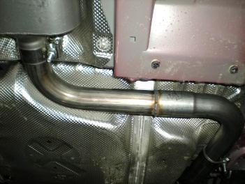 7) Place a supplied clamp onto the muffler outlet, then slide the short end of mid pipe #16746S into the muffler outlet and support with a stand.