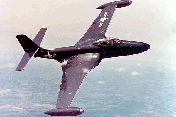 F-2 McDonnell Banshee F-2C F-2D span: 44', 13.41 m 44'11", 13.69 m length: 40'2", 12.24 m 47'6", 14.48 m engines: 2 Westingh. J34-WE-34 2 Westingh. J34-WE-38 max.
