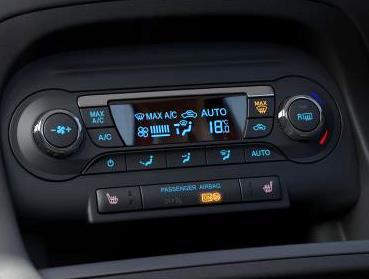 00 AUDIO, ENTERTAINMENT & COMMUNICATIONS Colour Editions Audio Ford AM/FM Radio with Device Dock Includes Bluetooth and USB connectivity, Aux in and four speakers S - - Ford DAB radio with 4,2" TFT