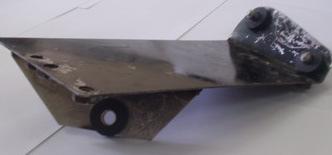Metal spikes are maden on the car chassis, and ECU bracket is mounted with rubber rings. The third connecting point between ECU bracket and car chassis (below the bracket) remains rigid.