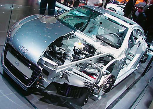Malo jeftinija varijanta karoserije je staklenim vlaknima ojačana epoksidna smola. Kod modela Audi R8 upotrijebljena je takva vrsta karoserije, čime je masa smanjena za 31,5 kg 23.