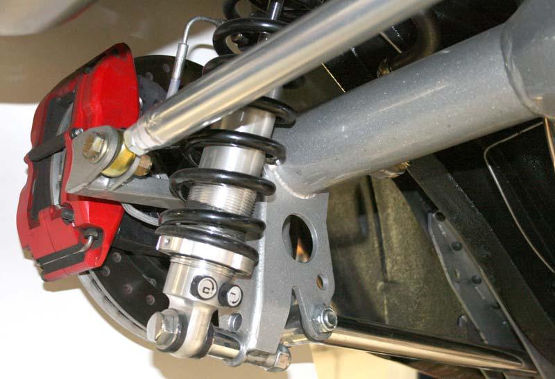 The photo on the left shows the panard bar attached to the axle housing bracket using ½ x 20 x 2 inch bolt, washers and Nylock