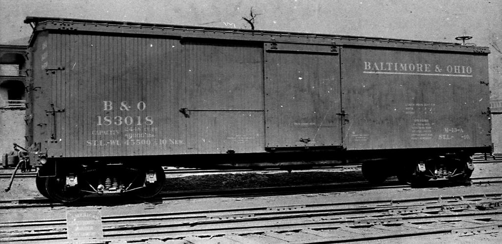 186500-186984 2416 410 1910 XV The M-13 car design seems to be a variation of the M-12 cars the B&O installed while under Pennsylvania Railroad control.