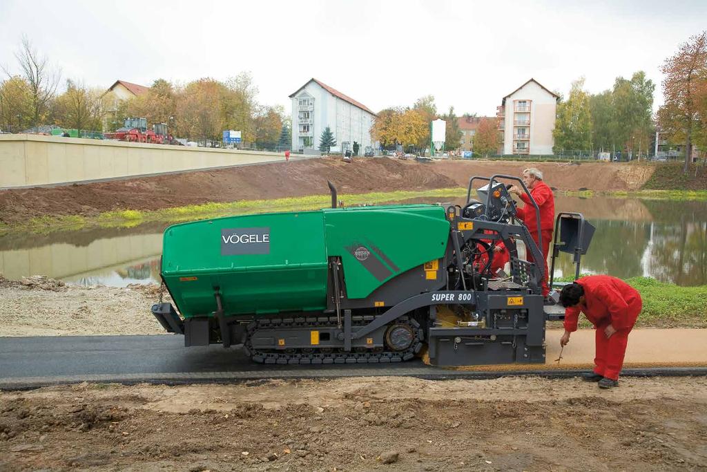 Small Paver for a Wide Range of Applications The SUPER 800 is a very compact small paver which, due to its overall design, is capable of handling a variety of paving applications.