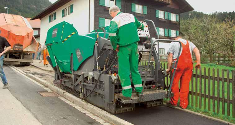 Slim Profiles: Ideal for Transportation and Paving Paving up to Within 5cm of Boundaries With an outer track gauge of just 1.1m, the paver is ideal for paving asphalt between tramway tracks.