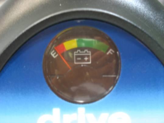 4. OPERATION Battery Indicator The battery indicator on the tiller console uses a color code to indicate the approximate power remaining of you batteries.