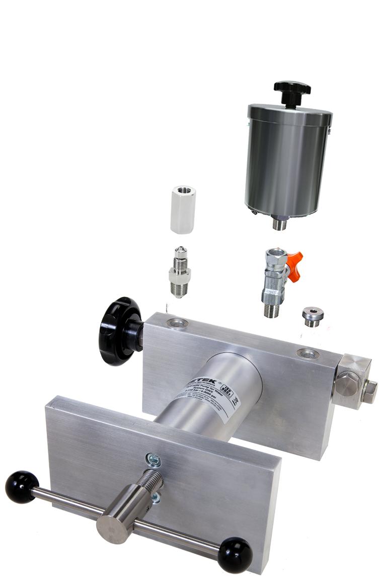 Overview 2 Features Parts List for all pumps Screw Pump Part Number Description 65-P016* 65-P017* P-018-CPF** 60R955 1/4" BSP Male Removable Plugs (4) 60R120 1/4" BSP Bonded Seals (4) N/A N/A