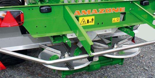 The cover can be opened at the touch of a button via the AMATRON 3 or via the tractor s