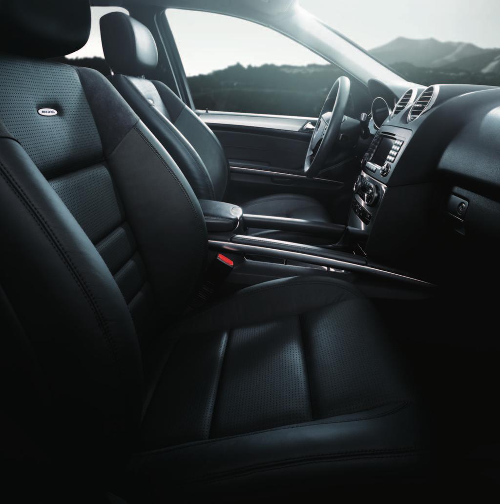 2 AMG sports seats and interior trim in exclusive nappa leather, with Alcantara inserts in the