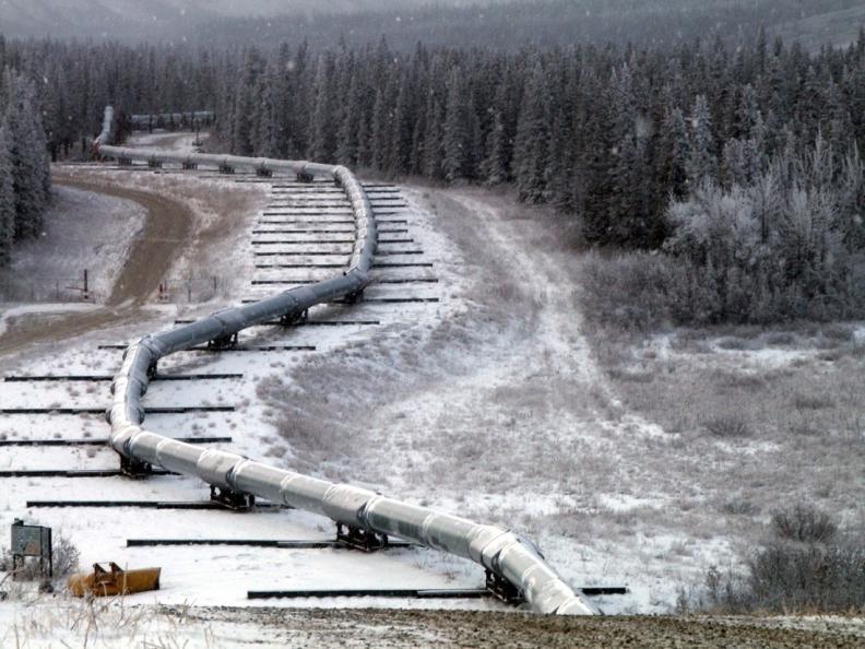 The oil pipeline must be monitored at times in extreme climatic conditions Severe weather conditions in the Arctic: total darkness (in winter time) temperatures: drop to -40 C spray icing (wing