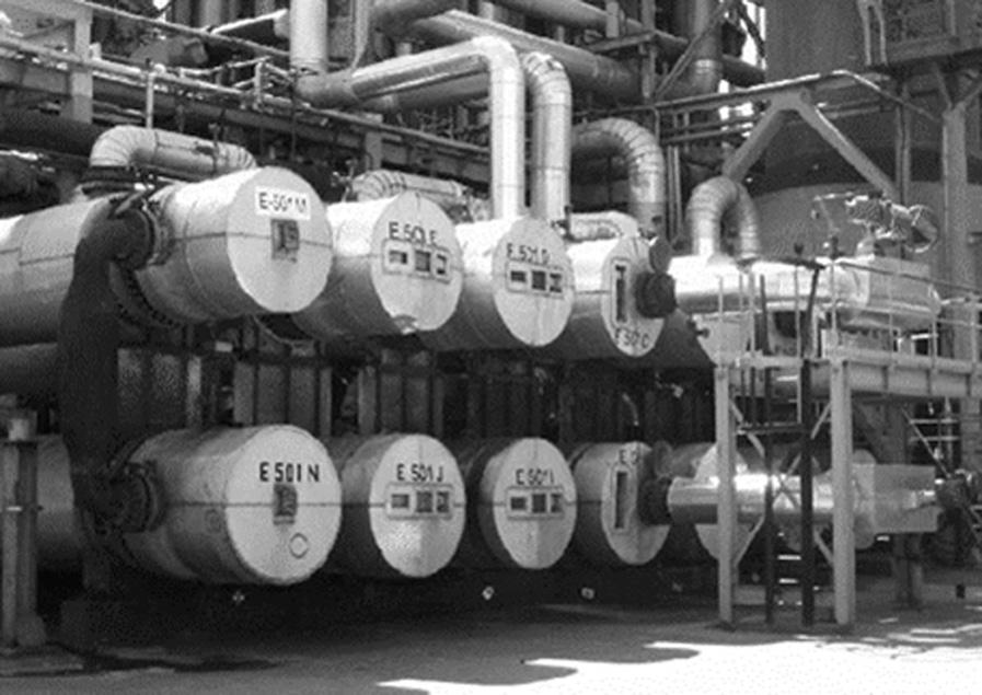 168 CHAPTER 4 Distillation in Refining FIGURE 4.13 Photo of Crude Preheat Exchangers the crude unit heat is integrated with other refinery units, and this adds to the design s complexity.