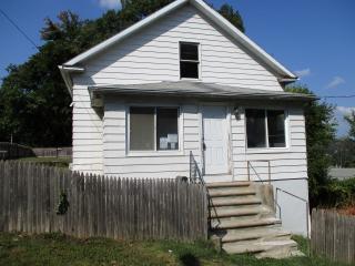 Bedrooms: 4 Square Feet: 1,260 Year Built: 1940 FHA Case #: 061-315939 List