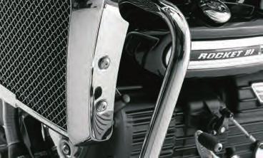 ROADSTER GEL SEAT - DUAL Features Triumph branding and