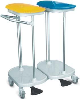Equipped with 4 Ø 125 mm castors (2 with brake) and 4 rubber bumpers at corners. Size: 135x65xh 102 cm.