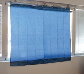 It allows the use of 1 curtain 225xh 145 cm (45505) or 2 curtains (45506), 1 long 225xh 145 cm and 1 short 175xh 145 cm.