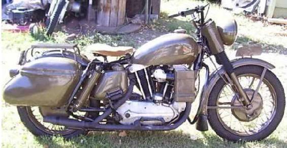 The solo seat, the flared rear fender, and the large headlamp give the 1957 Sportster a
