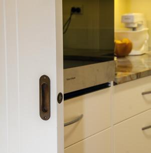 PRIVACY & SLIDING DOOR Privacy & Sliding Door Sliding Door Hardware - Italian For flush pull cropping dimensions, please refer to website technical page 8088 Door Edge Pull 29mm Ø 24mm hole pattern