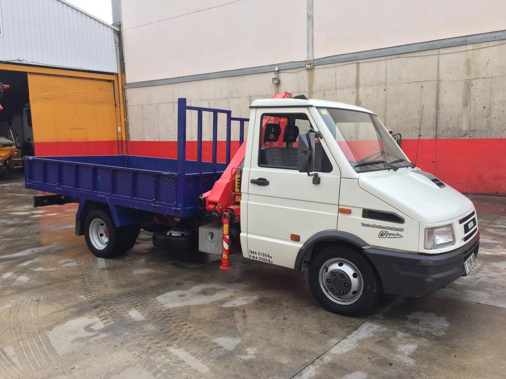 100 KG MMA; 10,000 KG 8,500 Iveco Daily 49.10 crane FASSI F30A22 3,500kg Model: 4x2 Iveco daily 49.