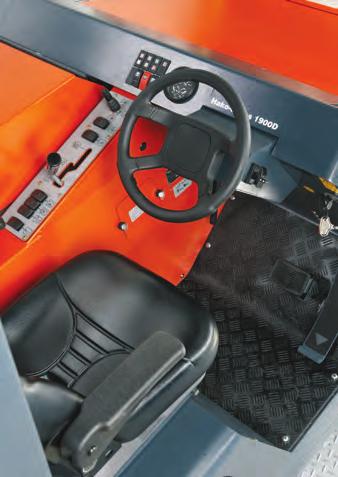 They also contribute to the drive comfort for the operator, particularly on uneven floors. The smooth-running rear steering guarantees the highest degree of manoeuvrability.