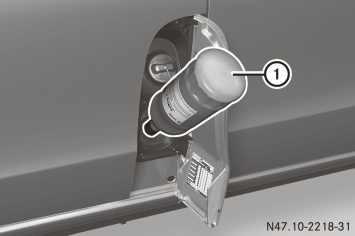 176 Refuelling Driving and parking positioning of the AdBlue filler cap when doing so (Y page 175).