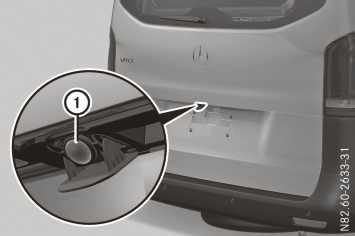 You could otherwise scratch or damage the lens of the reversing camera. When cleaning the vehicle with a high-pressure or steam cleaner, observe a minimum distance of 50 cm to the reversing camera.