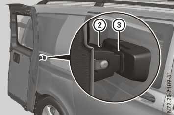 If you open the rear door while a hinged window is open, the rear window wiper could collide with the hinged window. This happens if the rear window wiper is in use at the time.