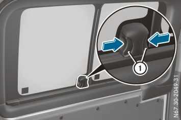 92 Side windows Opening and closing make sure that no one has any parts of the body within the closing area. When you lock the vehicle, you can close the side windows at the same time.