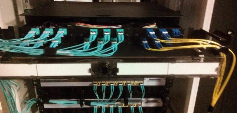 Connect fiber patch cables to the management ports of the Fiber Switch (if applicable) and connect to ports right side of the FRME1U