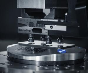 by the machine tool. The repeatability of the zero-point system is < 0.005 mm. Due to the low built, placed 5-axis tables (3+2) can be excellently automated.