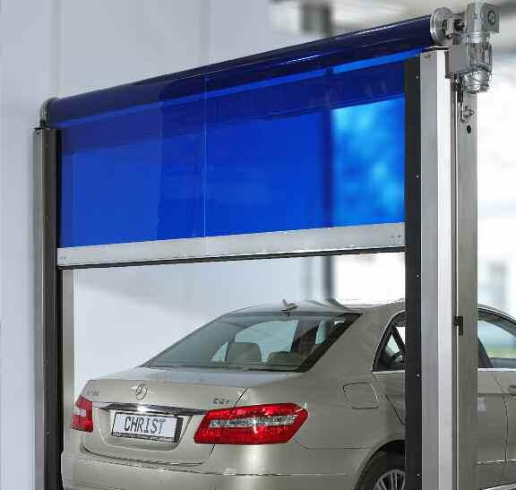 Rapid action door Opens and closes precisely in front of and behind the vehicle via a light barrier system at a speed of 0,5 mtr./sec.