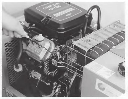 4. Set Up The Power Pack The following checks must be made prior to operating the power unit. A. ENGINE CRANKCASE OIL LEVEL. Check that the crankcase oil level is at the "Full" mark on the dipstick.