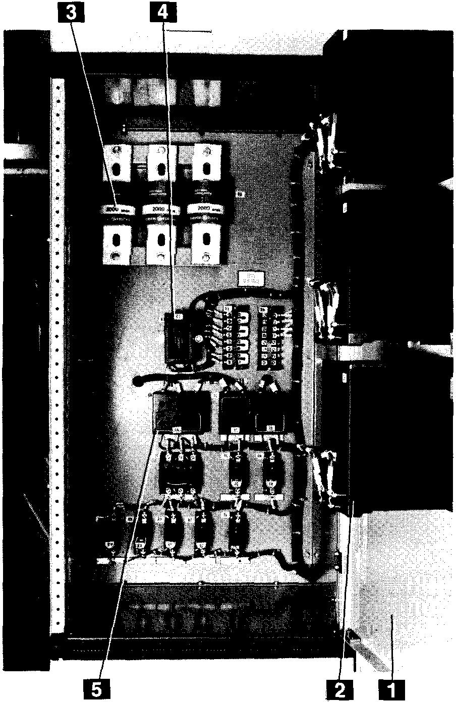 AKD-8 Low-voltage Switchgear SECTON ll-description Figure 3-21 illustrates an auxiliary/transition compartment with switchgear-type relays mounted in semi-flush draw-out cases (2) installed on the