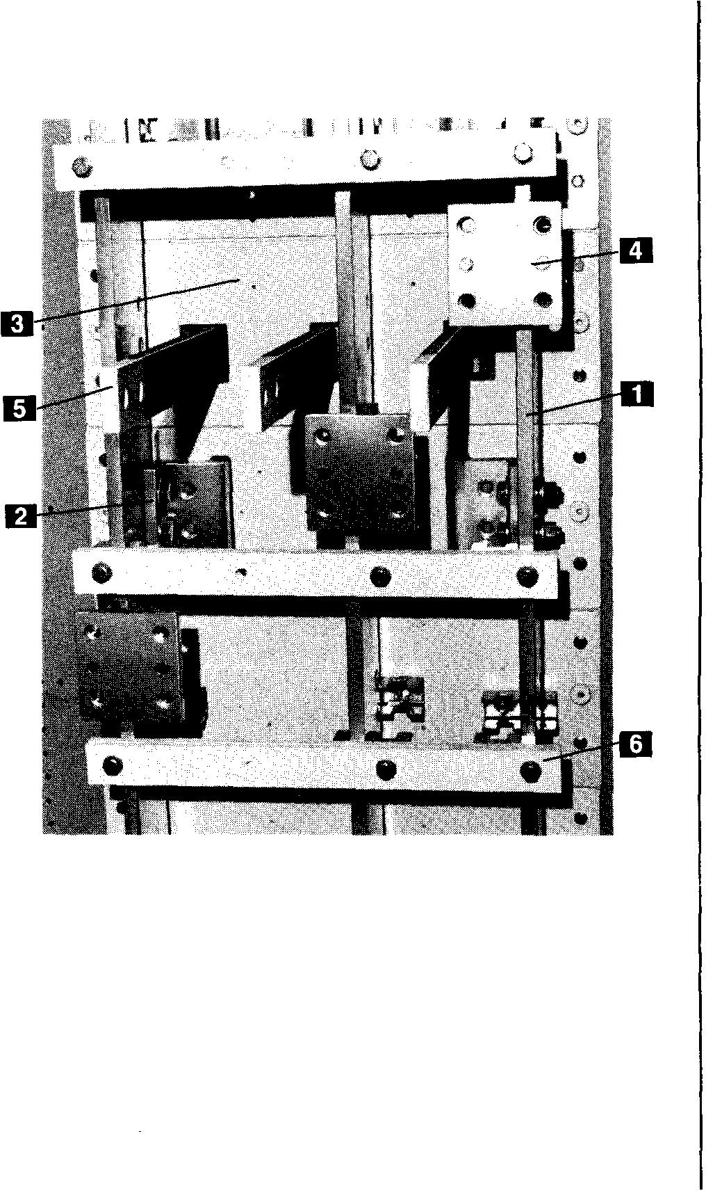 Auxiliary relay 5. Fuse cutouts Fig. 3-21. Auxiliary/transition compartments - view of top section 28 3.1 0-Bus Area The bus area, Fig.