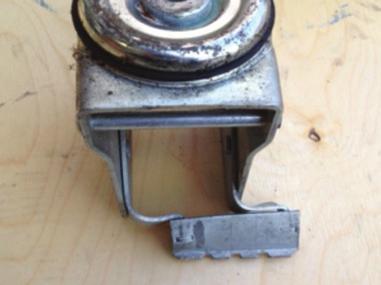 When inspecting a castor in order to determine its serviceability, pay particular attention to the head swivel bearing (compare to a new one if possible) and the boss/rivet which goes through the