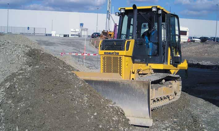 D37EX/PX-21 C RAWLER DOZER PRODUCTIVITY FEATURES Benefits of the HST system Grading operations Optimum travel speed is easily selectable, making grading operations more effi cient.