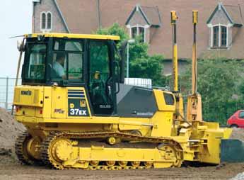 CRAWLER DOZER D37EX/PX-21 Outstanding blade control Easy-to-operate, 3-axis PPC operated blade control joystick The newly developed 3-axis PPC valve and ergonomically designed joystick provide light