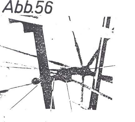 D) The guide of the left cable of the rudder moves on celotex; in subsequent models it is done on a pulley, thus avoiding wear.