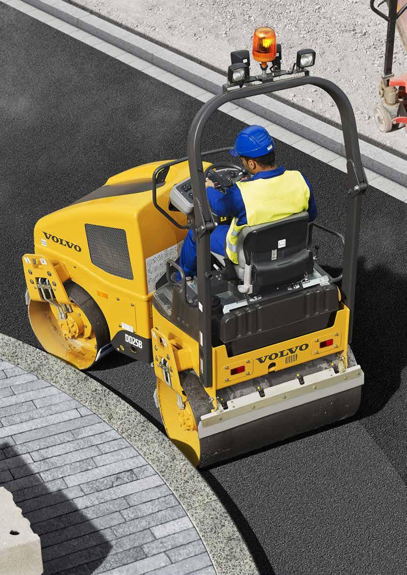 360 visibility With an optimally positioned sliding seat, angled drum mounts and a sloping hood design, the DD25B provides industry-leading, all-around