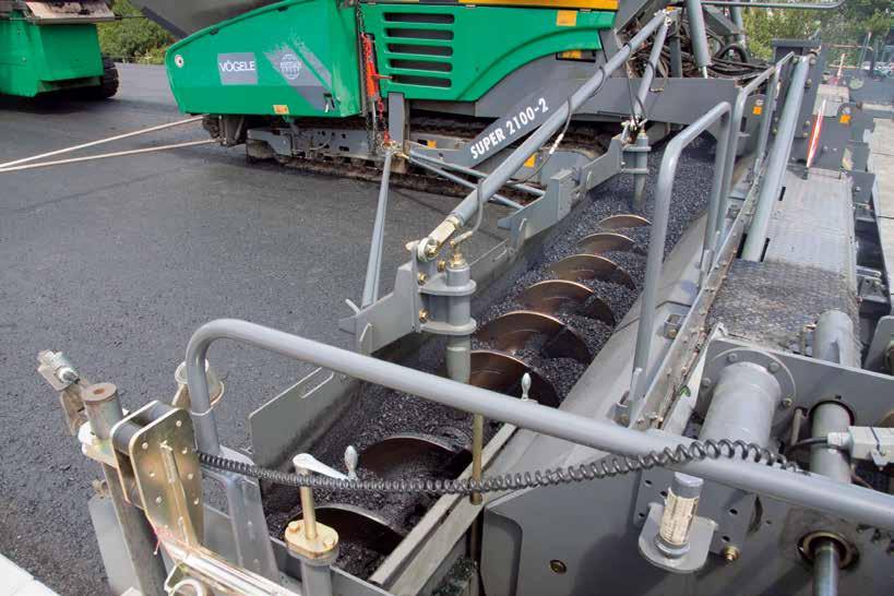 Easy feeding with mix thanks to low material hopper, wide hopper sides and sturdy rubber baffles fitted to the 15cm Powerful, separate hydraulic drives installed for conveyors and augers, thus