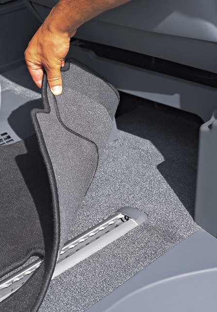 Advice on which cover is suitable for your vehicle is available from your Mercedes-Benz Service Centre. Keep it clean!